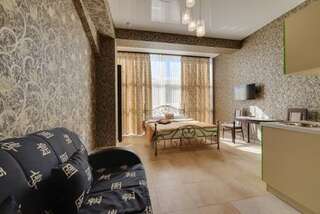 Гостиница Sun Hotel Ессентуки Улучшенный номер с 1 двуспальной кроватью (160х200см) и софой-3